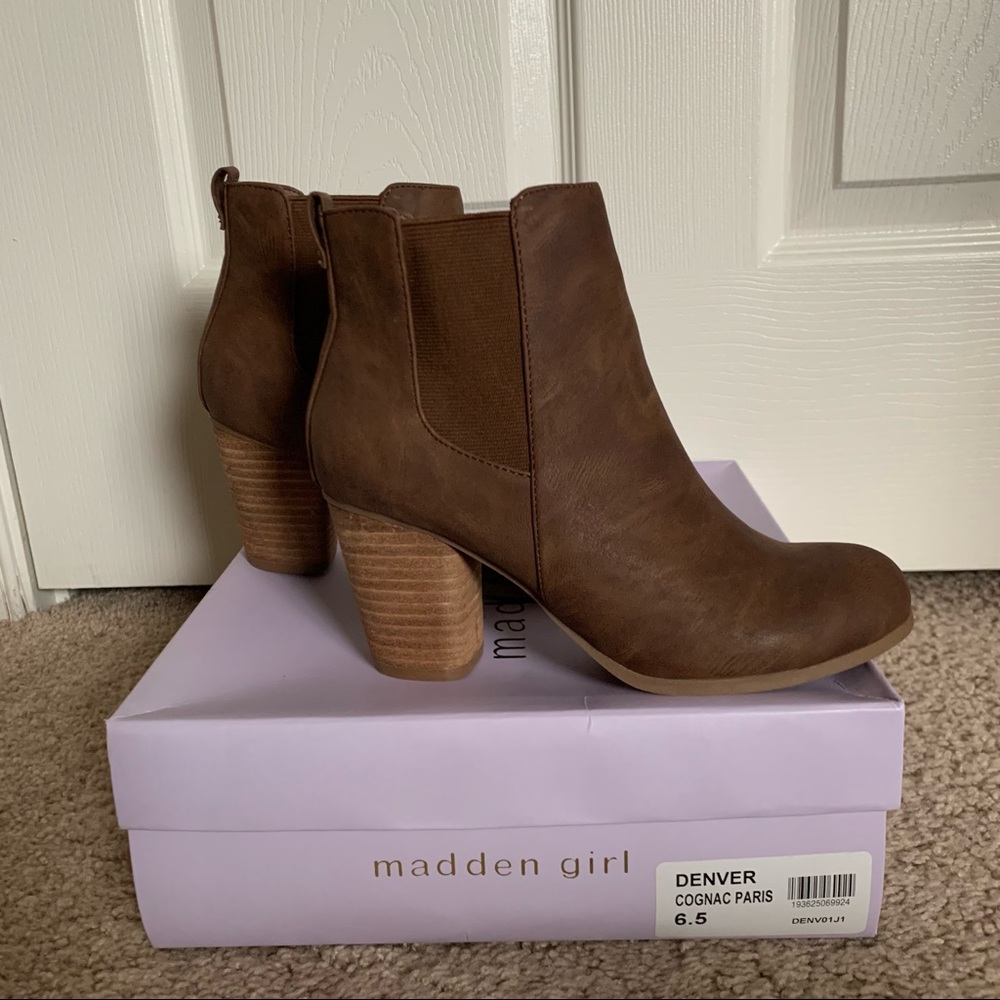 NEW Madden Girl Denver Chelsea Boots